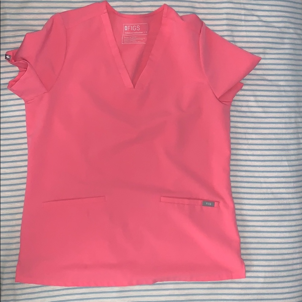 Casma Medium Scrub Top- Dual pockets in the front